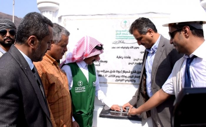 لملس يدشن مشروع إعادة تأهيل شارع شهيناز ويضع حجر الأساس لإعادة تأهيل ثلاثة شوارع رئيسية بالمنصورة.