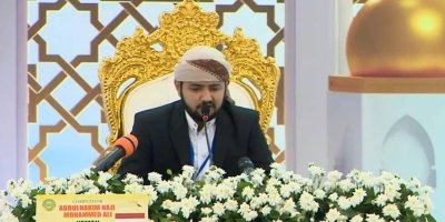 ممثلا اليمن : عن المؤسسة الخيرية لهائل سعيد أنعم وشركاه.. الشيخ الحافظ عبدالحكيم العوسجي يحصد المركز الأول عالميا في المسابقة الدولية للقرآن الكريم بتنزانيا 2022