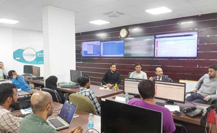 وزير الاتصالات وتقنية المعلومات يلتقي بقيادة وموظفي شركة عدن نت