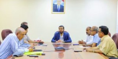 وكيل وزارة النفط والمعادن يناقش مع المدير التنفيذي لشركة الإستثمارات النفطية والمعدنية اوضاع العمل في (وايكوم)
