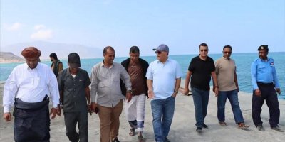 الصناعة والتجارة تتفقد ميناء سقطرى وتطالب بإنشاء "كاسر أمواج"