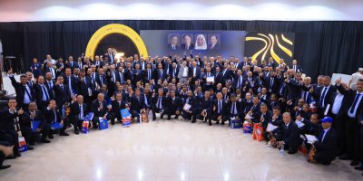 رئيس مجلس إدارة إقليم اليمن بمجموعة هائل سعيد أنعم وشركاه يلتقي العمال والكفاءات الشابة ويكرّم قدامى الموظفين والشركات المتميزة